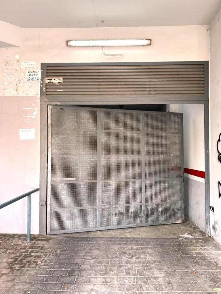 Esmeralda Apartment With Free Private Underground Parking Valencia Exterior photo