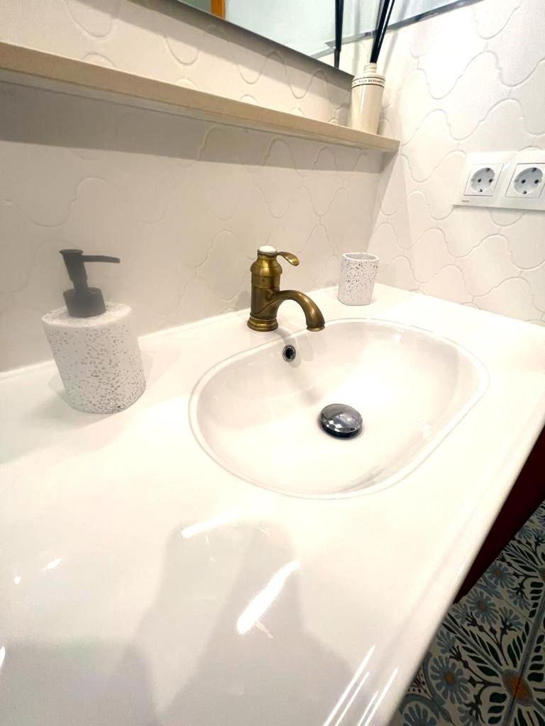 Esmeralda Apartment With Free Private Underground Parking Valencia Exterior photo